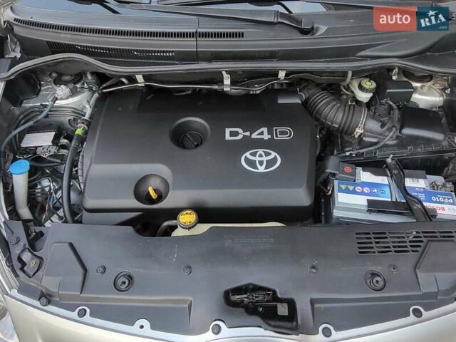 Серый Тойота Королла Версо, объемом двигателя 2.2 л и пробегом 197 тыс. км за 7300 $, фото 36 на Automoto.ua