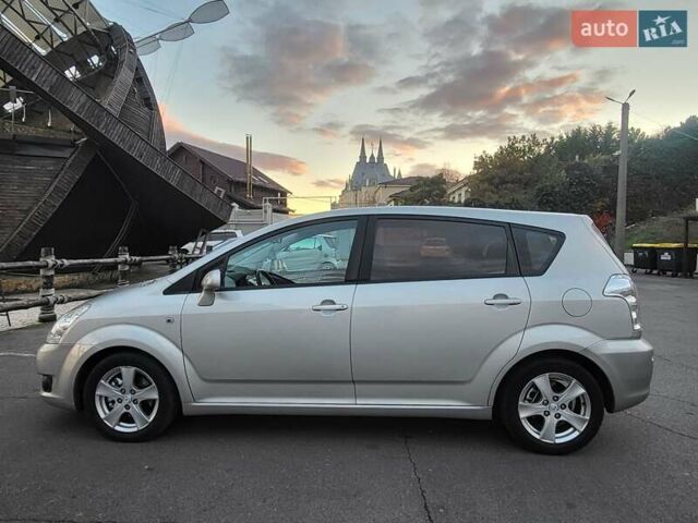 Серый Тойота Королла Версо, объемом двигателя 2.2 л и пробегом 197 тыс. км за 7300 $, фото 4 на Automoto.ua