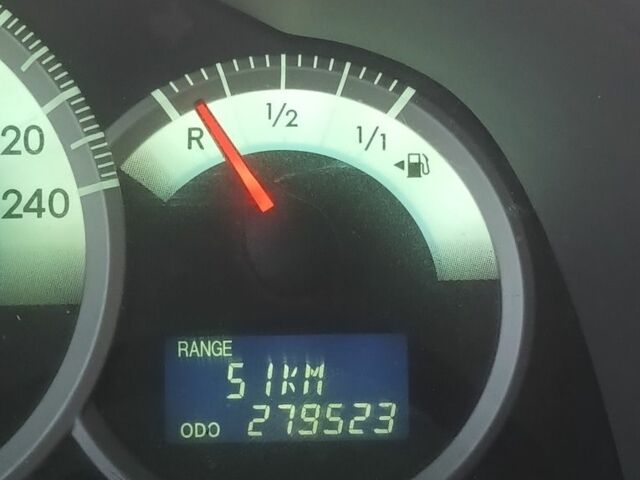 Серый Тойота Королла Версо, объемом двигателя 2.2 л и пробегом 279 тыс. км за 7000 $, фото 6 на Automoto.ua