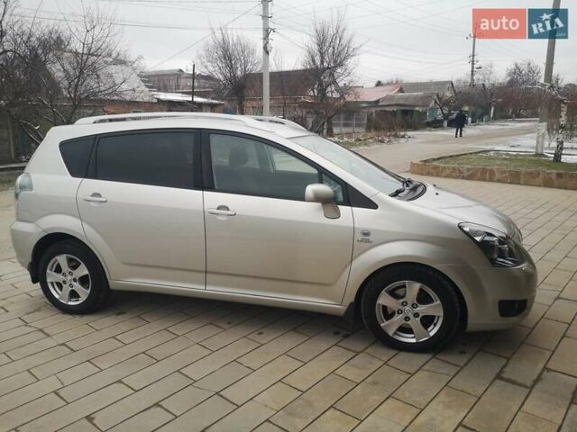 Серый Тойота Королла Версо, объемом двигателя 2.23 л и пробегом 291 тыс. км за 7000 $, фото 3 на Automoto.ua