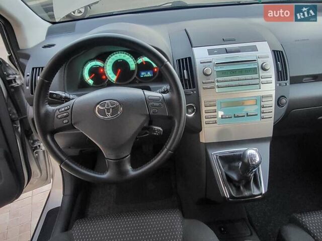 Серый Тойота Королла Версо, объемом двигателя 2.2 л и пробегом 197 тыс. км за 7300 $, фото 48 на Automoto.ua