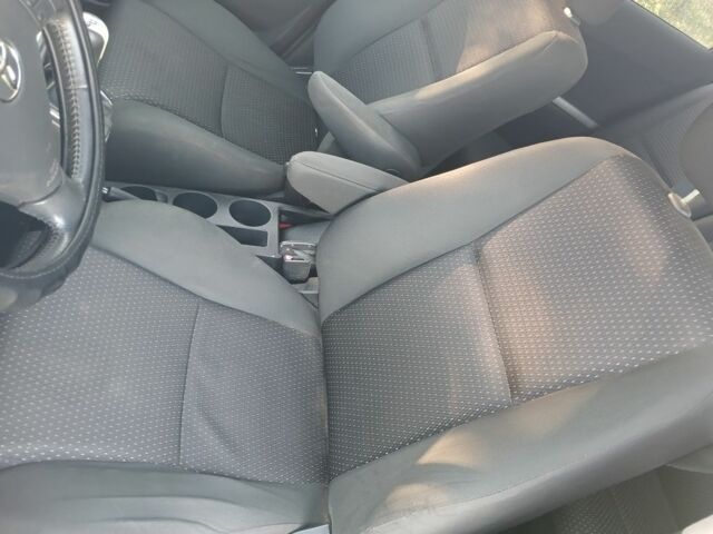 Серый Тойота Королла Версо, объемом двигателя 2.2 л и пробегом 279 тыс. км за 7000 $, фото 2 на Automoto.ua