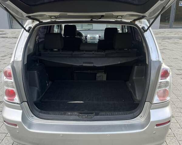 Серый Тойота Королла Версо, объемом двигателя 2.2 л и пробегом 230 тыс. км за 6699 $, фото 16 на Automoto.ua