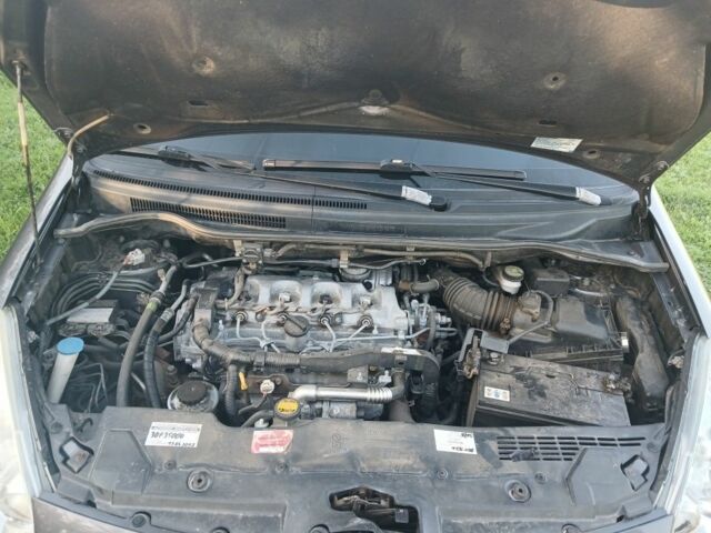 Серый Тойота Королла Версо, объемом двигателя 2.2 л и пробегом 279 тыс. км за 7000 $, фото 7 на Automoto.ua