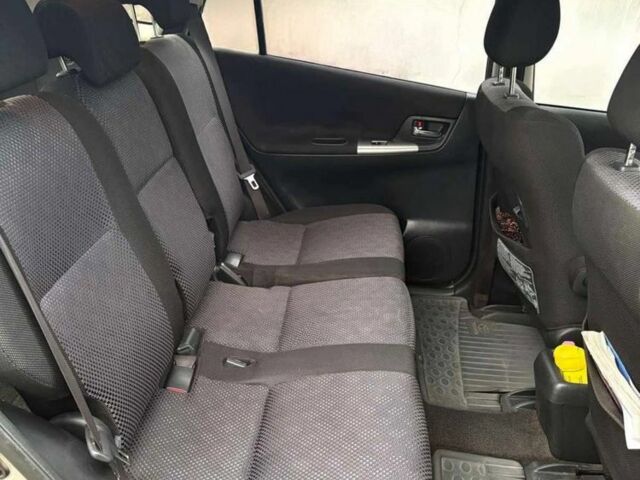 Сірий Тойота Королла Версо, об'ємом двигуна 1.6 л та пробігом 270 тис. км за 4800 $, фото 3 на Automoto.ua