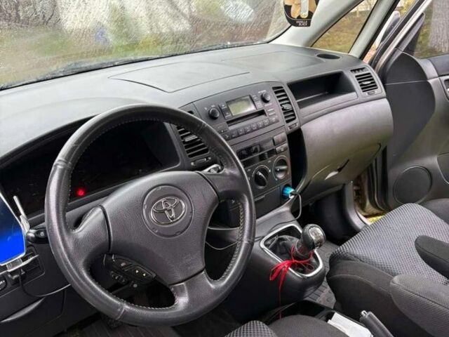 Сірий Тойота Королла Версо, об'ємом двигуна 1.6 л та пробігом 270 тис. км за 4800 $, фото 7 на Automoto.ua