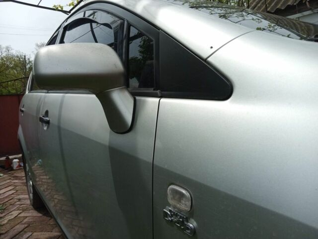 Серый Тойота Королла Версо, объемом двигателя 2 л и пробегом 350 тыс. км за 4500 $, фото 3 на Automoto.ua