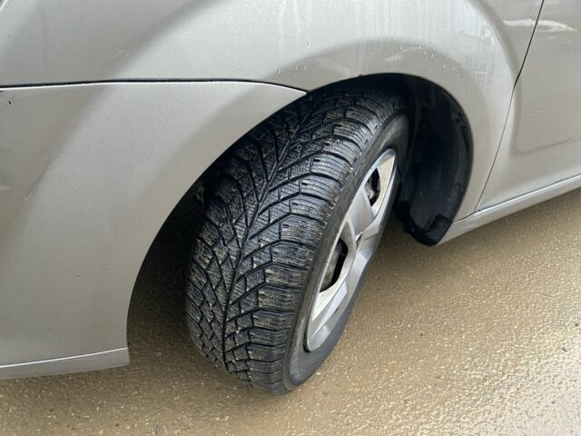 Сірий Тойота Королла Версо, об'ємом двигуна 2 л та пробігом 260 тис. км за 4300 $, фото 3 на Automoto.ua