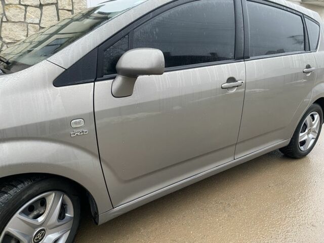 Сірий Тойота Королла Версо, об'ємом двигуна 2 л та пробігом 260 тис. км за 4300 $, фото 4 на Automoto.ua