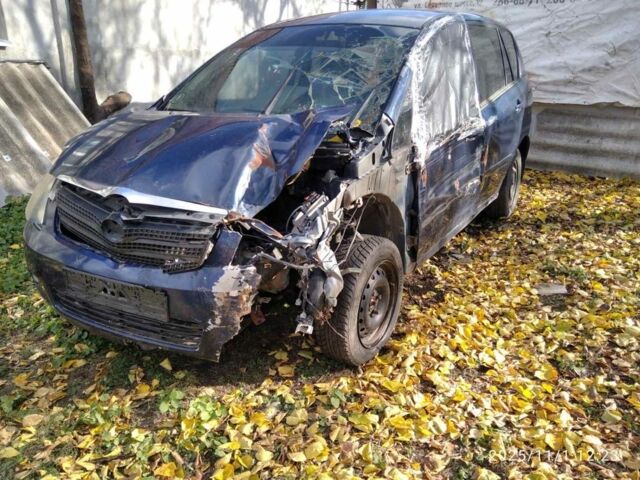 Синий Тойота Королла Версо, объемом двигателя 1.8 л и пробегом 200 тыс. км за 1150 $, фото 6 на Automoto.ua