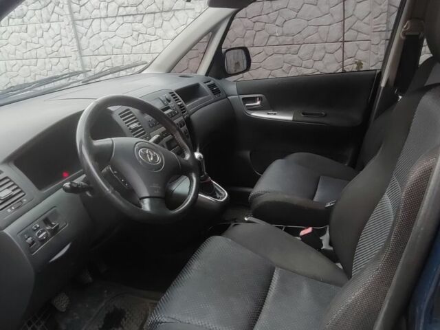 Синій Тойота Королла Версо, об'ємом двигуна 2 л та пробігом 300 тис. км за 1800 $, фото 5 на Automoto.ua