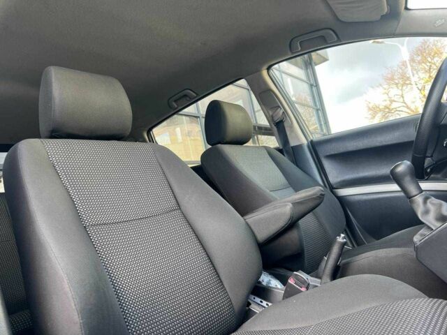 Синий Тойота Королла Версо, объемом двигателя 2.2 л и пробегом 268 тыс. км за 7800 $, фото 11 на Automoto.ua