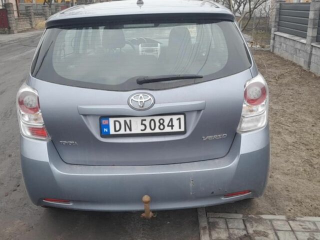 Синий Тойота Королла Версо, объемом двигателя 2 л и пробегом 290 тыс. км за 3312 $, фото 2 на Automoto.ua