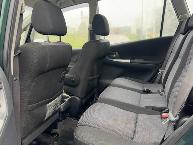 Зелений Тойота Королла Версо, об'ємом двигуна 2 л та пробігом 430 тис. км за 2000 $, фото 6 на Automoto.ua