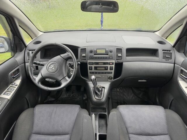 Зелений Тойота Королла Версо, об'ємом двигуна 2 л та пробігом 430 тис. км за 2000 $, фото 4 на Automoto.ua