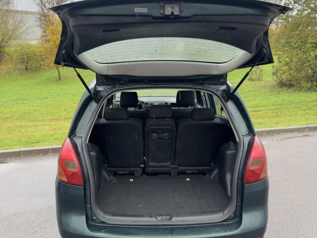 Зелений Тойота Королла Версо, об'ємом двигуна 2 л та пробігом 430 тис. км за 2000 $, фото 7 на Automoto.ua