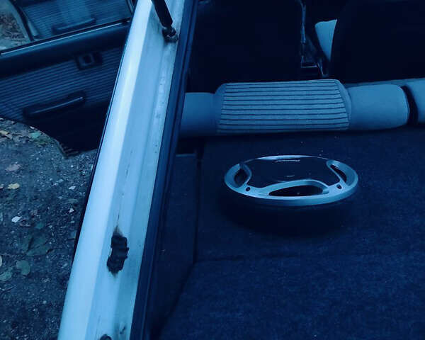 Белый Тойота Королла, объемом двигателя 1.3 л и пробегом 300 тыс. км за 1300 $, фото 6 на Automoto.ua