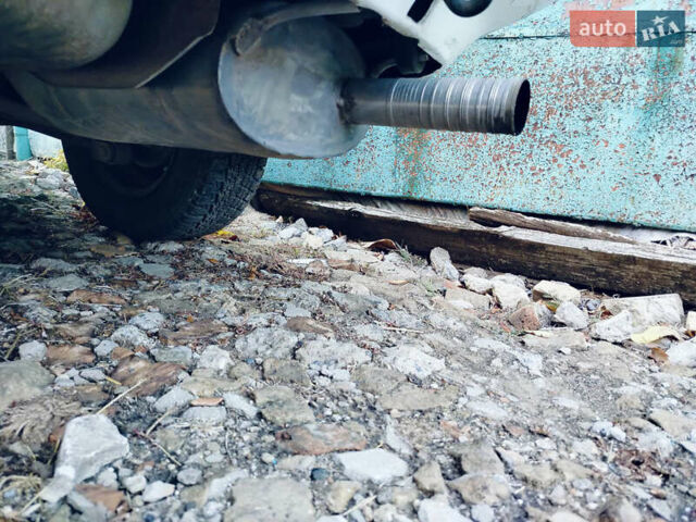 Белый Тойота Королла, объемом двигателя 1.3 л и пробегом 300 тыс. км за 1300 $, фото 4 на Automoto.ua