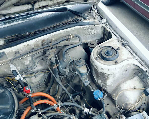 Белый Тойота Королла, объемом двигателя 1.3 л и пробегом 300 тыс. км за 1300 $, фото 13 на Automoto.ua