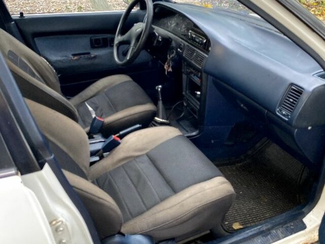 Белый Тойота Королла, объемом двигателя 1.6 л и пробегом 490 тыс. км за 850 $, фото 4 на Automoto.ua