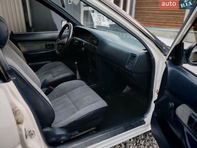 Белый Тойота Королла, объемом двигателя 1.3 л и пробегом 270 тыс. км за 1300 $, фото 2 на Automoto.ua