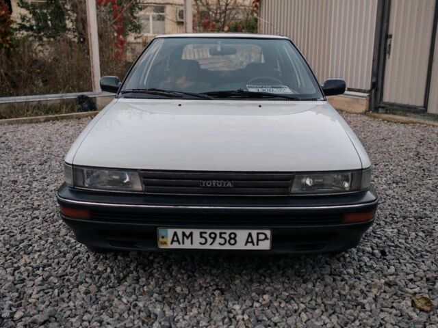 Белый Тойота Королла, объемом двигателя 1.3 л и пробегом 300 тыс. км за 1300 $, фото 1 на Automoto.ua