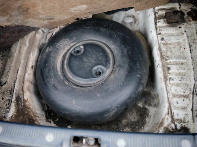 Белый Тойота Королла, объемом двигателя 1.3 л и пробегом 300 тыс. км за 1300 $, фото 21 на Automoto.ua