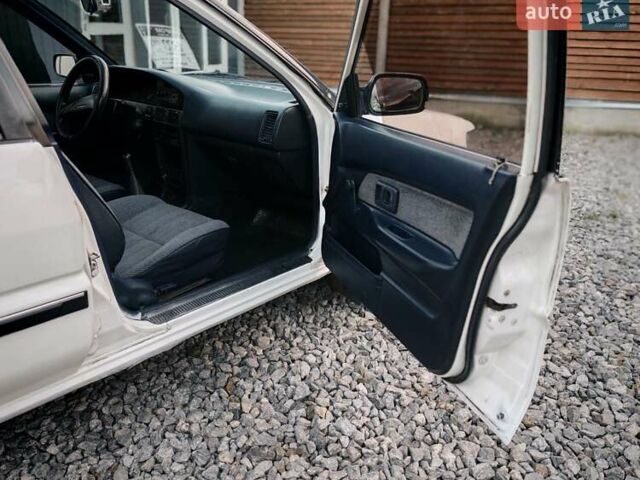 Белый Тойота Королла, объемом двигателя 1.3 л и пробегом 270 тыс. км за 1300 $, фото 3 на Automoto.ua
