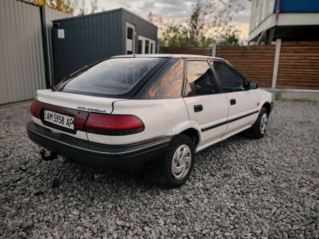 Белый Тойота Королла, объемом двигателя 1.3 л и пробегом 300 тыс. км за 1300 $, фото 4 на Automoto.ua