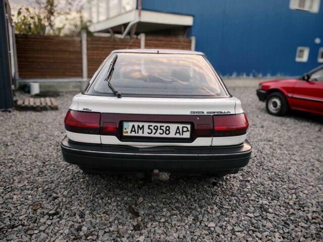 Белый Тойота Королла, объемом двигателя 1.3 л и пробегом 300 тыс. км за 1300 $, фото 5 на Automoto.ua