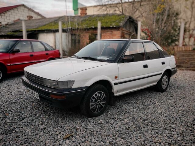 Белый Тойота Королла, объемом двигателя 1.3 л и пробегом 300 тыс. км за 1300 $, фото 8 на Automoto.ua