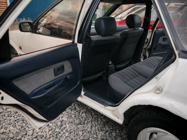 Белый Тойота Королла, объемом двигателя 1.3 л и пробегом 300 тыс. км за 1300 $, фото 15 на Automoto.ua