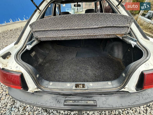 Білий Тойота Королла, об'ємом двигуна 1.3 л та пробігом 300 тис. км за 1300 $, фото 21 на Automoto.ua