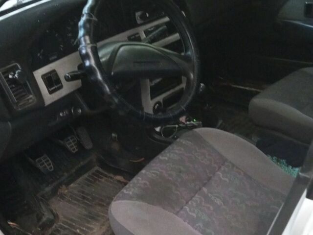 Белый Тойота Королла, объемом двигателя 1.3 л и пробегом 111 тыс. км за 1000 $, фото 3 на Automoto.ua