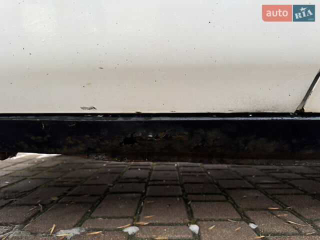 Белый Тойота Королла, объемом двигателя 1.33 л и пробегом 322 тыс. км за 1900 $, фото 7 на Automoto.ua