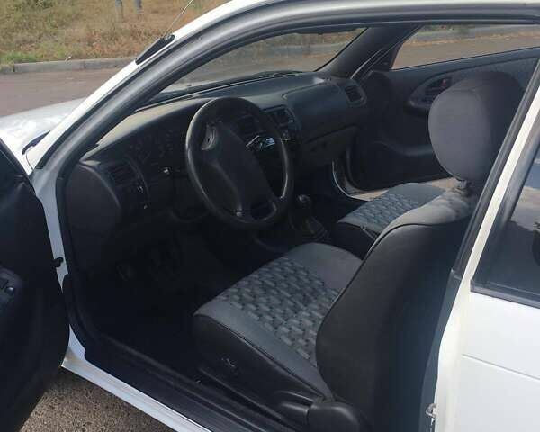 Белый Тойота Королла, объемом двигателя 1.3 л и пробегом 231 тыс. км за 1800 $, фото 11 на Automoto.ua