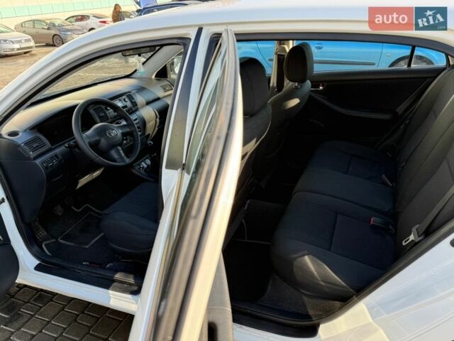 Білий Тойота Королла, об'ємом двигуна 1.36 л та пробігом 264 тис. км за 4600 $, фото 54 на Automoto.ua