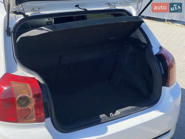 Белый Тойота Королла, объемом двигателя 1.4 л и пробегом 227 тыс. км за 3555 $, фото 9 на Automoto.ua
