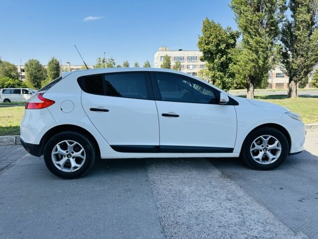 Білий Тойота Королла, об'ємом двигуна 1.6 л та пробігом 2 тис. км за 6000 $, фото 1 на Automoto.ua