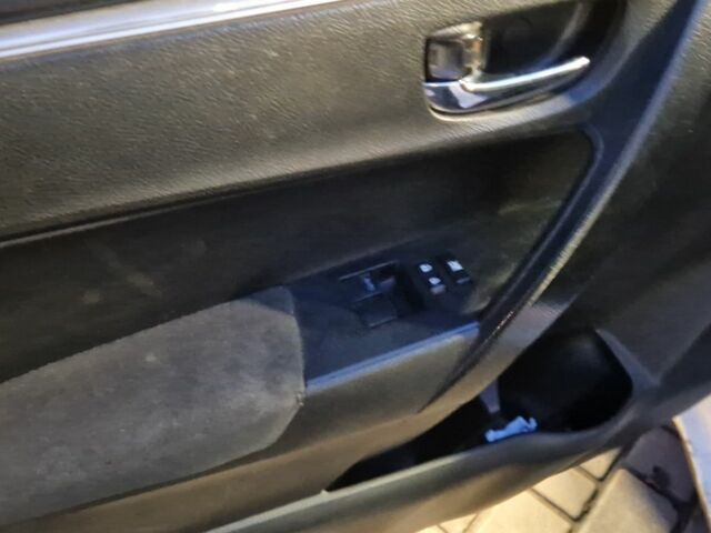 Білий Тойота Королла, об'ємом двигуна 1.3 л та пробігом 200 тис. км за 7500 $, фото 6 на Automoto.ua