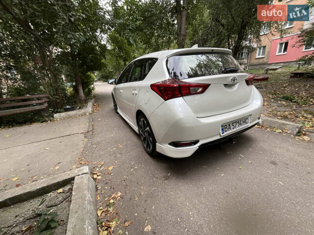 Белый Тойота Королла, объемом двигателя 1.8 л и пробегом 142 тыс. км за 12500 $, фото 5 на Automoto.ua