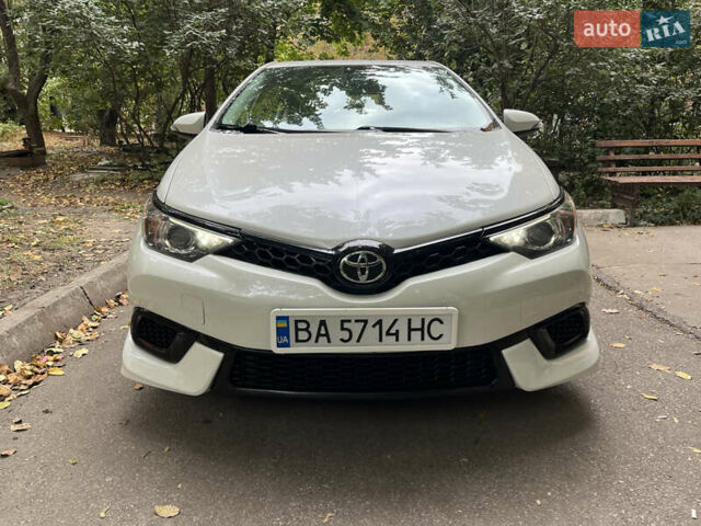 Белый Тойота Королла, объемом двигателя 1.8 л и пробегом 142 тыс. км за 12500 $, фото 1 на Automoto.ua