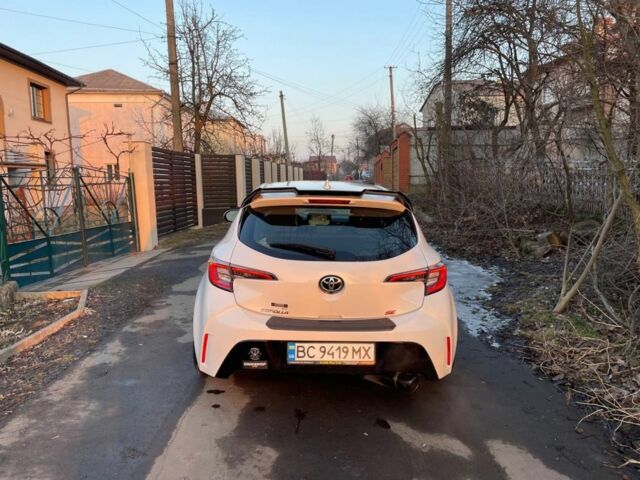 Белый Тойота Королла, объемом двигателя 2 л и пробегом 49 тыс. км за 16300 $, фото 1 на Automoto.ua