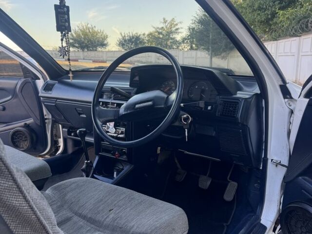 Белый Тойота Королла, объемом двигателя 1.3 л и пробегом 235 тыс. км за 1350 $, фото 11 на Automoto.ua