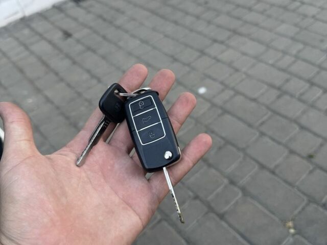 Белый Тойота Королла, объемом двигателя 1.3 л и пробегом 235 тыс. км за 1350 $, фото 16 на Automoto.ua