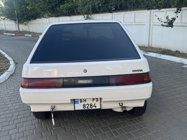 Белый Тойота Королла, объемом двигателя 1.3 л и пробегом 235 тыс. км за 1350 $, фото 7 на Automoto.ua