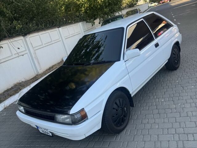 Белый Тойота Королла, объемом двигателя 1.3 л и пробегом 235 тыс. км за 1350 $, фото 4 на Automoto.ua