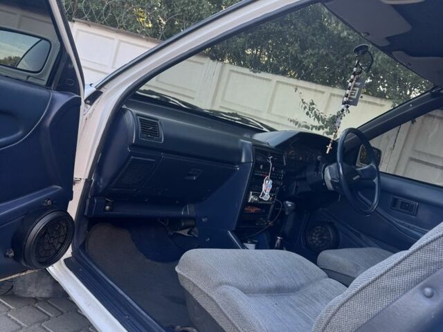 Белый Тойота Королла, объемом двигателя 1.3 л и пробегом 235 тыс. км за 1350 $, фото 9 на Automoto.ua