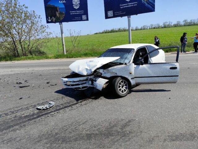 Білий Тойота Королла, об'ємом двигуна 0 л та пробігом 277 тис. км за 700 $, фото 2 на Automoto.ua