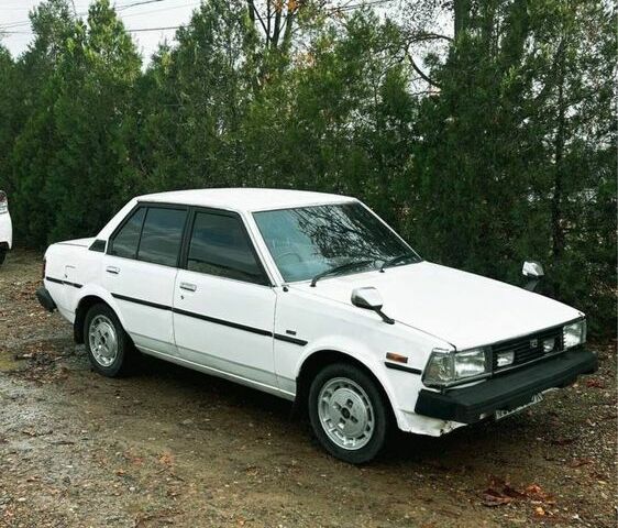 Белый Тойота Королла, объемом двигателя 1.5 л и пробегом 268 тыс. км за 800 $, фото 1 на Automoto.ua